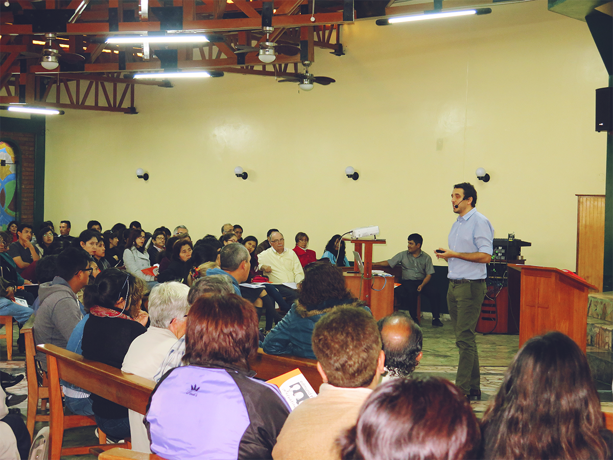 ERI Advocacy Coordinator in Latin America Guillermo Bullrich presenting at the Human Rights Training in Chimbote, Peru.