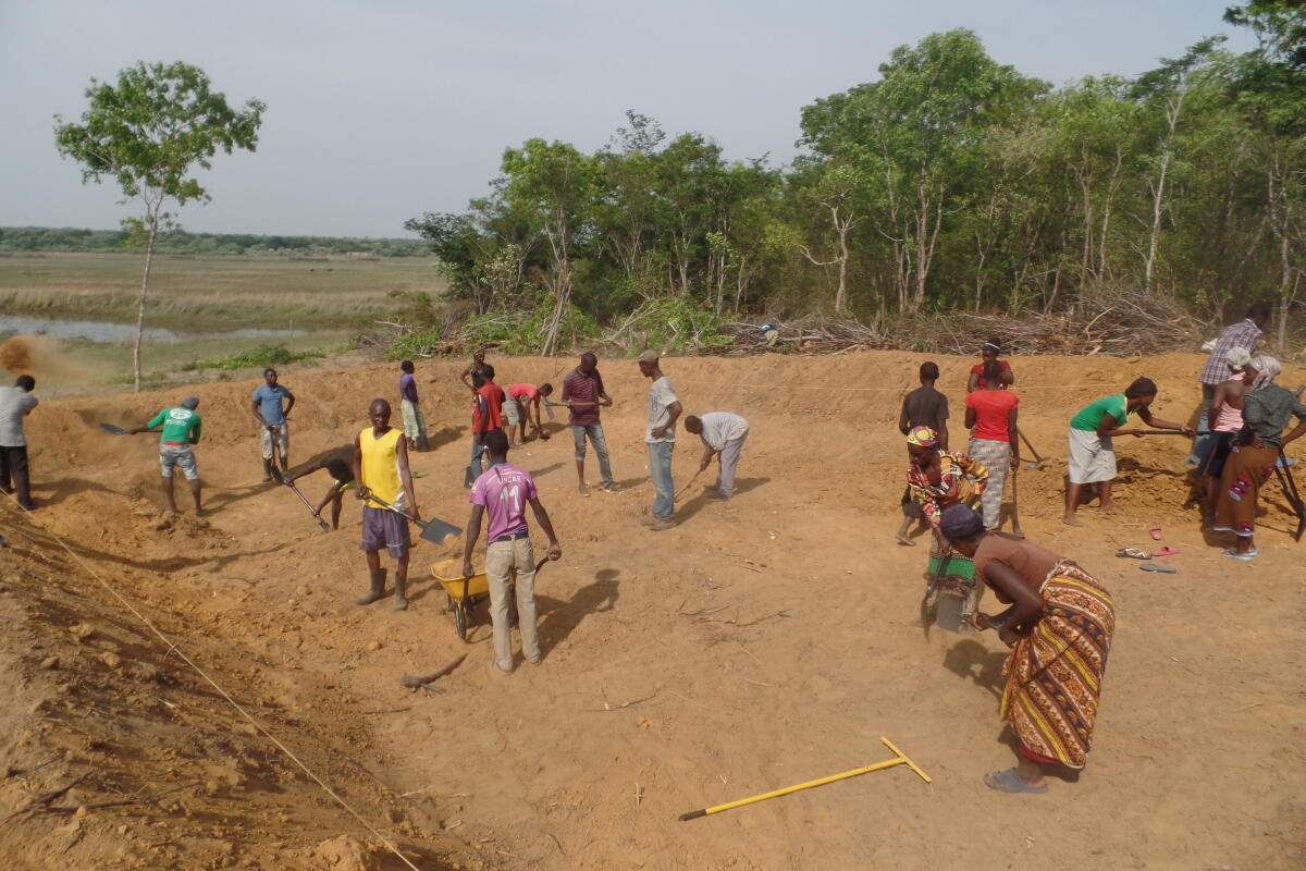 Participants digging the fish pond in Luampa, Zambia